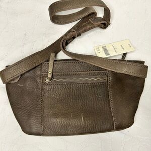 NWT Duluth Trading Co Lifetime Waist Brown Leather Shoulder Bag with dust bag.